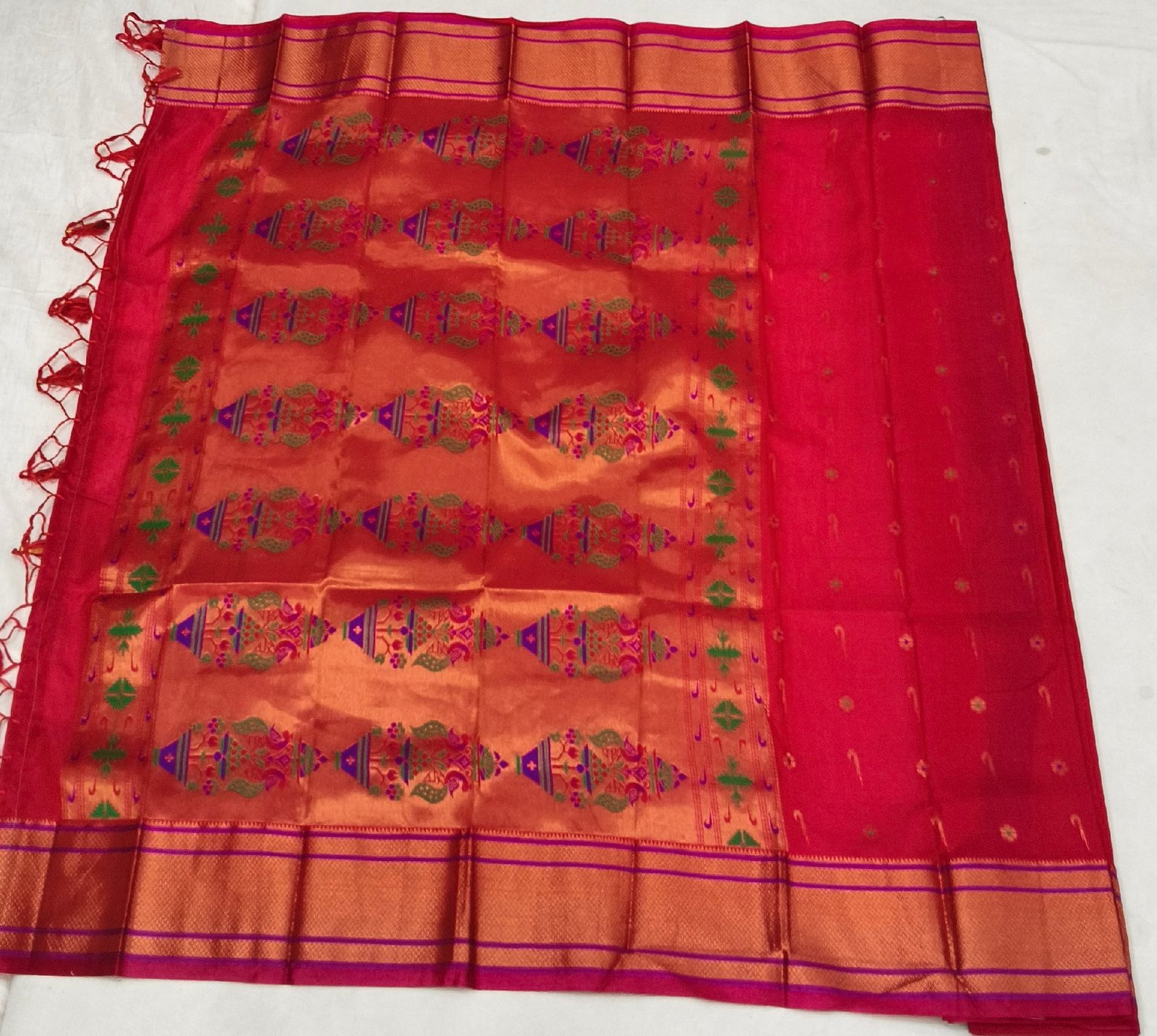 Muniya semi paithani